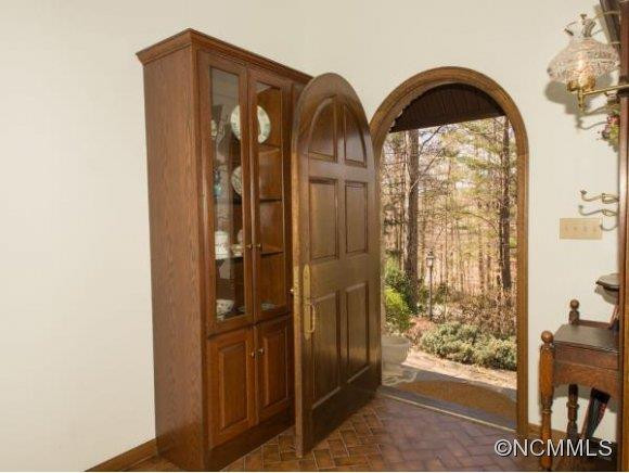 216 ESTATE DRIVE - Photo 2