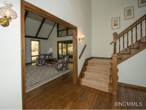 216 ESTATE DRIVE - Photo 3