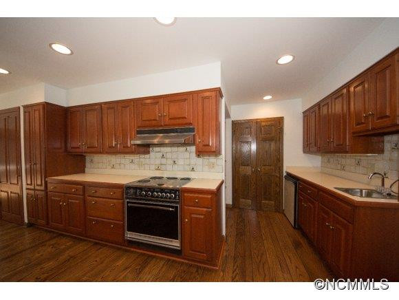 216 ESTATE DRIVE - Photo 8