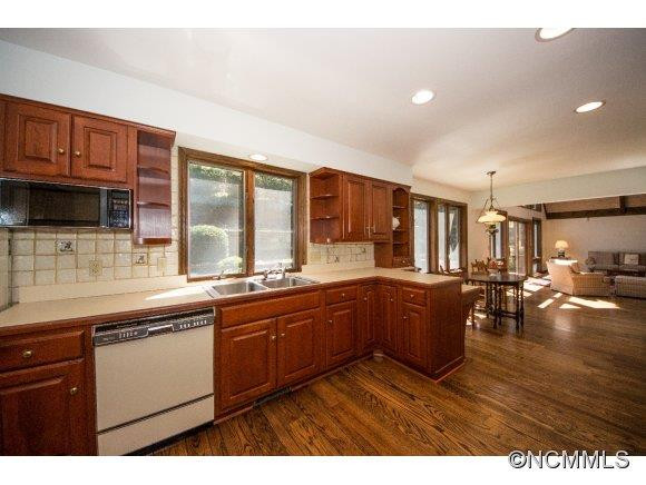 216 ESTATE DRIVE - Photo 9