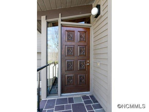 200 Thoroughbred Lane - Photo 2