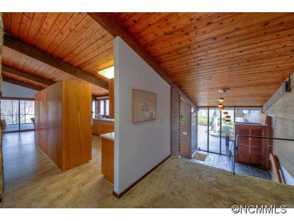 200 Thoroughbred Lane - Photo 4