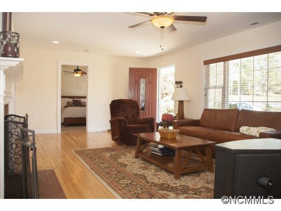 186 Aurora Drive - Photo 5