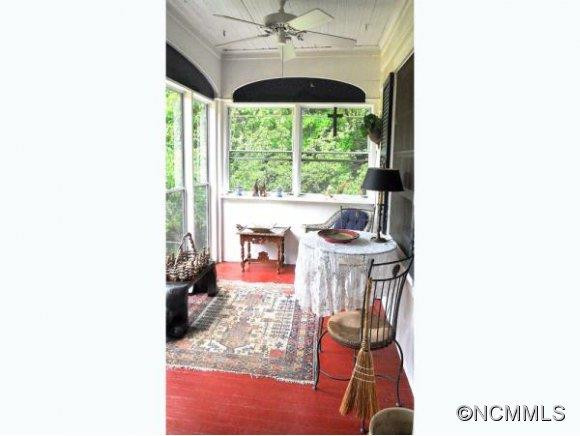 76 Griffing Boulevard - Photo 2