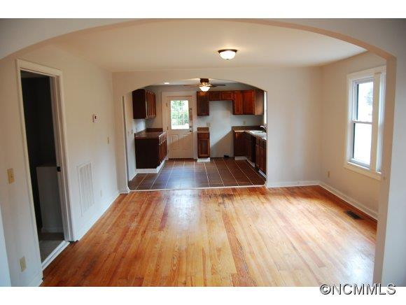 818 Gridley - Photo 3