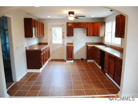818 Gridley - Photo 4
