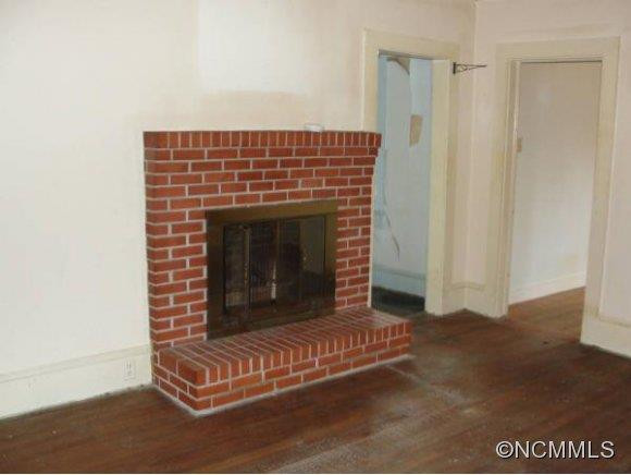 320 MILLS STREET - Photo 3