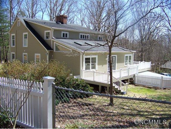 8 Woodmere Drive - Photo 2