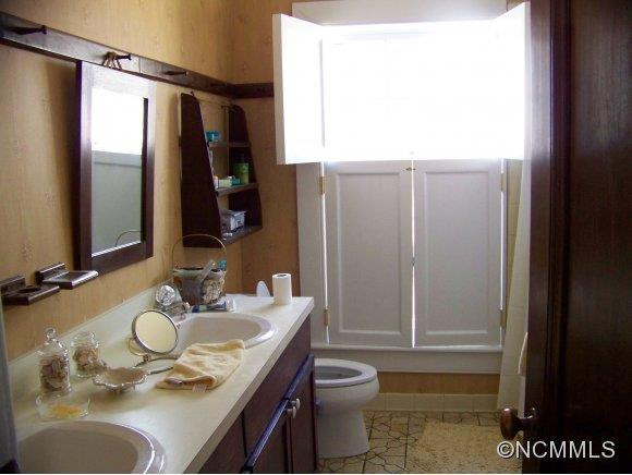 8 Woodmere Drive - Photo 15