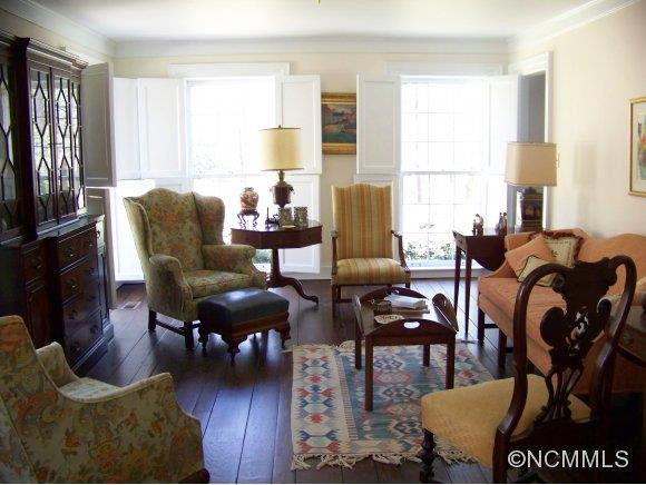 8 Woodmere Drive - Photo 3