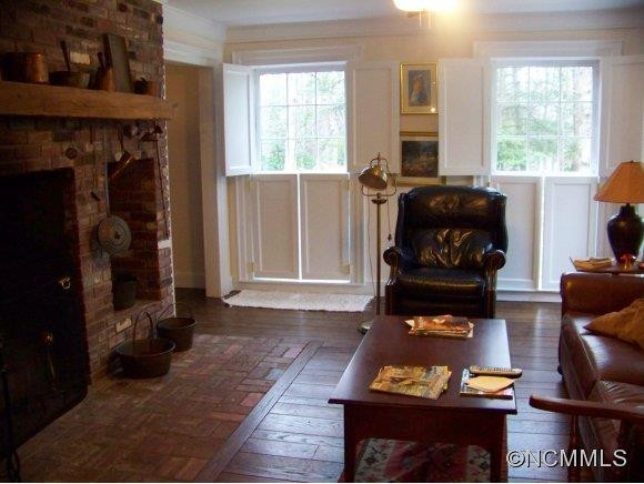 8 Woodmere Drive - Photo 4