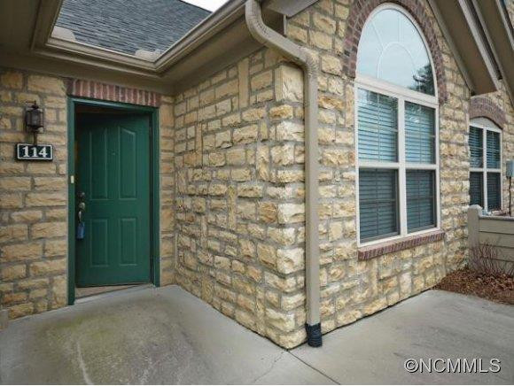 114 Summerfield Place - Photo 2