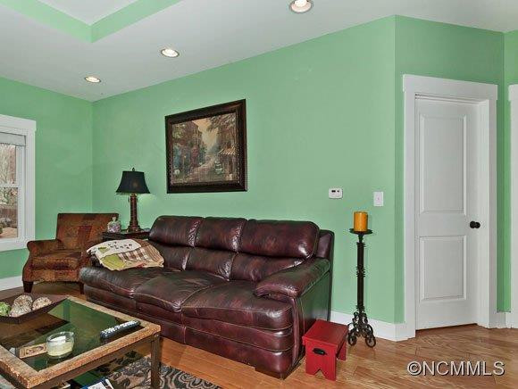 4 Roselyn Way - Photo 2