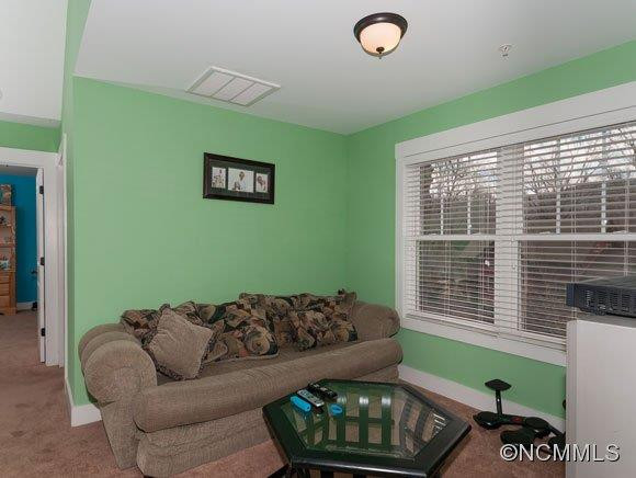 4 Roselyn Way - Photo 12