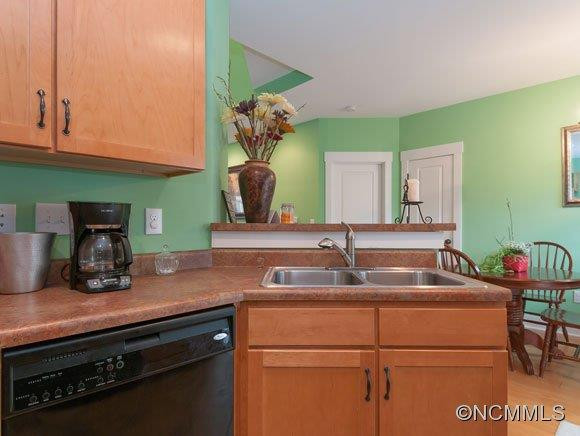 4 Roselyn Way - Photo 7