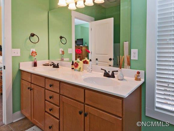 4 Roselyn Way - Photo 9