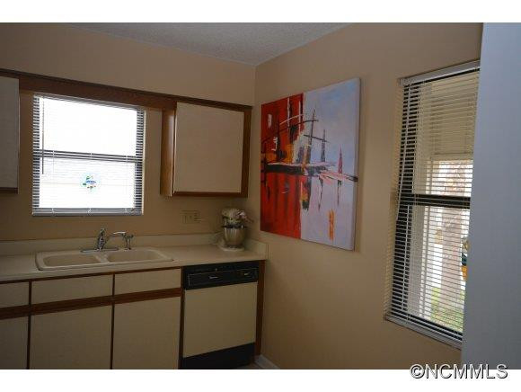 306 Abbey Circle - Photo 10
