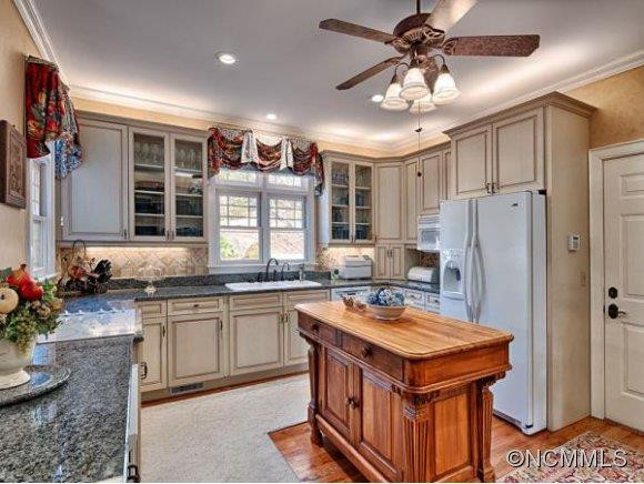 1121 Burnside Drive - Photo 7