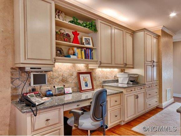 1121 Burnside Drive - Photo 9
