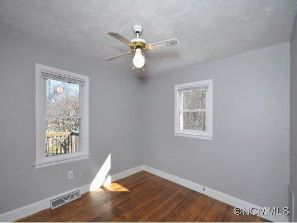 407 VALLEY VIEW CIRCLE - Photo 8