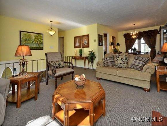 211 CASTLETON DRIVE - Photo 3