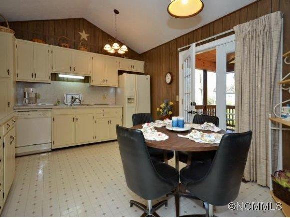 211 CASTLETON DRIVE - Photo 5