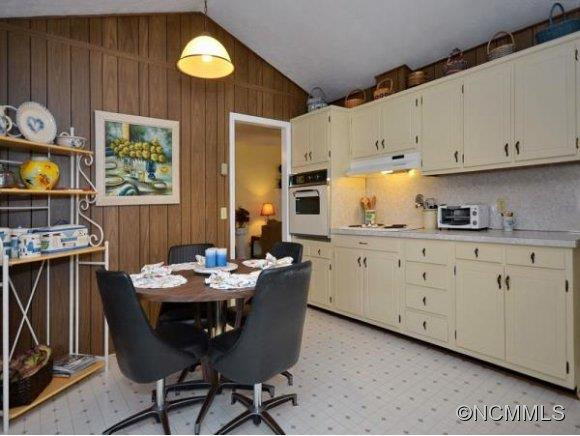 211 CASTLETON DRIVE - Photo 7