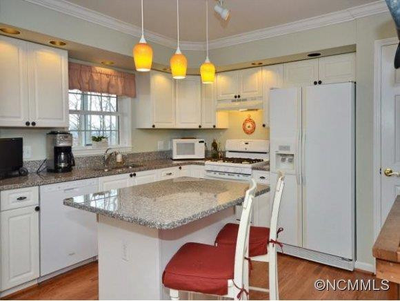 132 RAVENWOOD LANE - Photo 3
