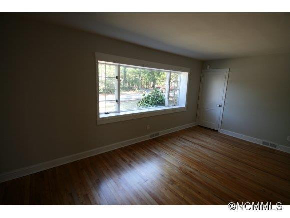 1 Sherwood Rd - Photo 5