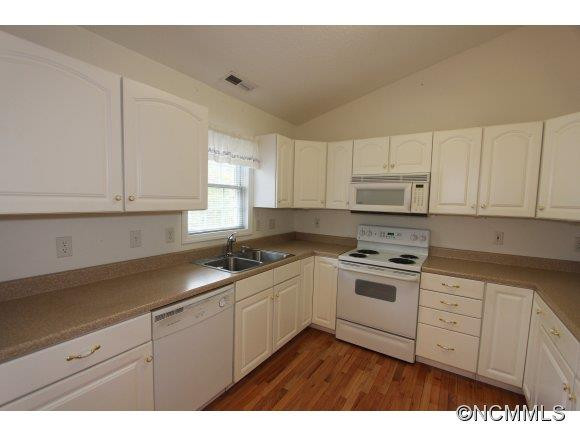 13 Pinecroft Lane - Photo 4