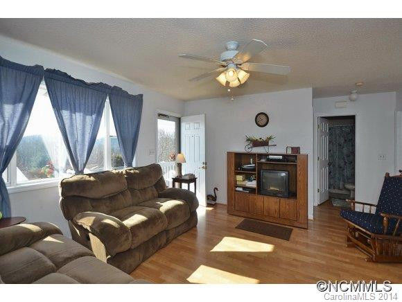 384 HUNTER'S RIDGE ROAD - Photo 4