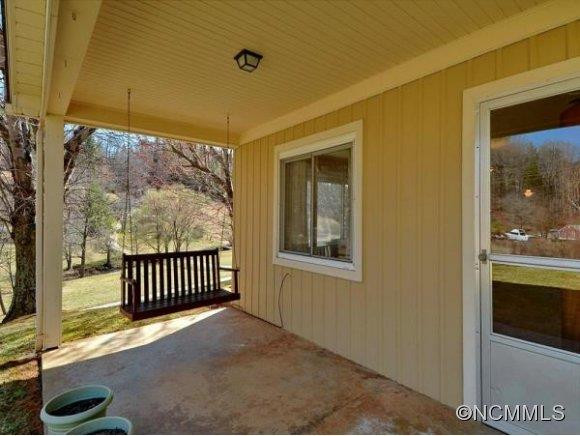 124 UPPER FLAT CREEK RD - Photo 10