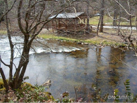 8820 Parkway Road - Photo 4