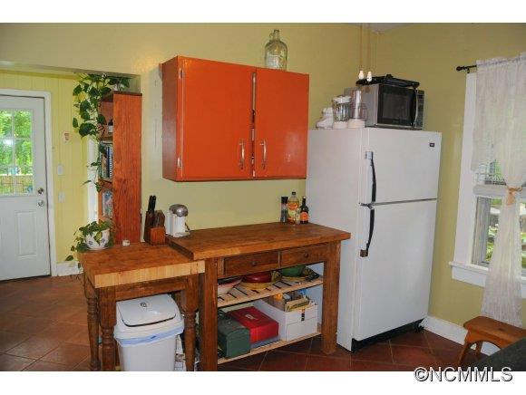 114 Hood Heights - Photo 2