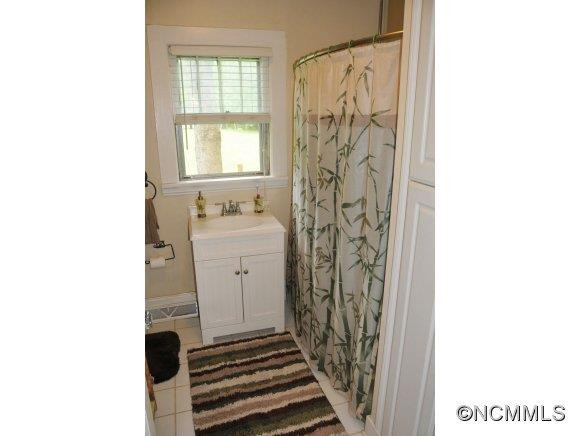 114 Hood Heights - Photo 13