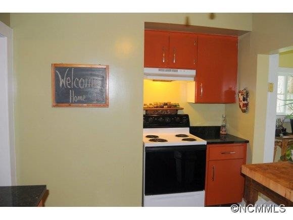114 Hood Heights - Photo 3