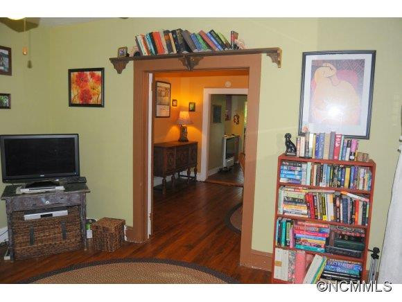 114 Hood Heights - Photo 9