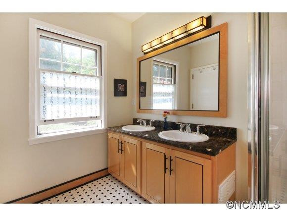 111 Cambridge - Photo 11