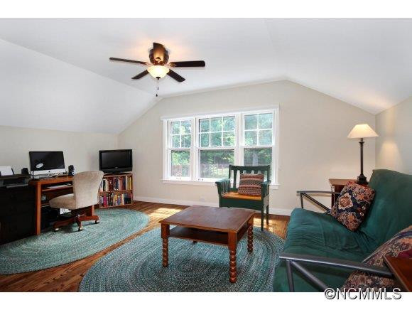 111 Cambridge - Photo 16