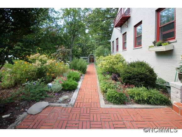 111 Cambridge - Photo 20