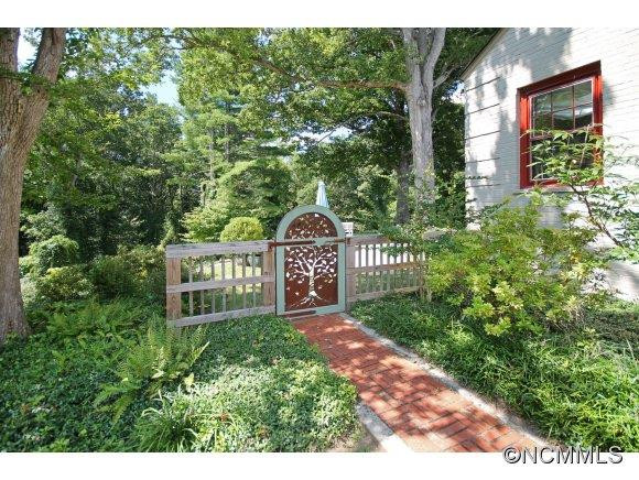111 Cambridge - Photo 3