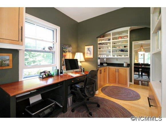 111 Cambridge - Photo 9