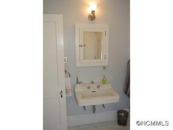 102 Rumbough Place - Photo 18