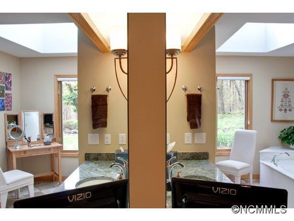 00228 Arrowhead Road - Photo 6