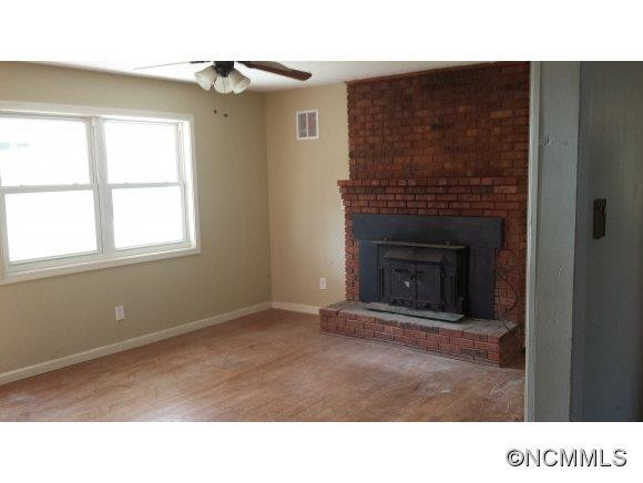 108 Alexander Dr - Photo 2