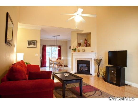896 West Pointe Drive - Photo 2