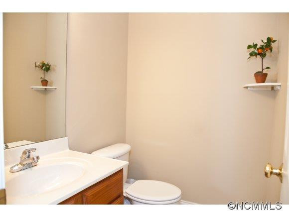 896 West Pointe Drive - Photo 14
