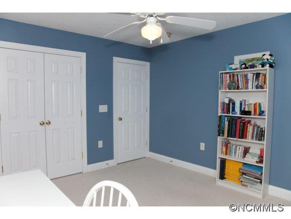 896 West Pointe Drive - Photo 16