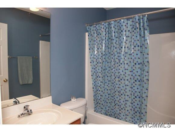 896 West Pointe Drive - Photo 20