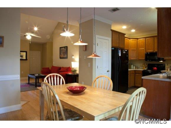 896 West Pointe Drive - Photo 3